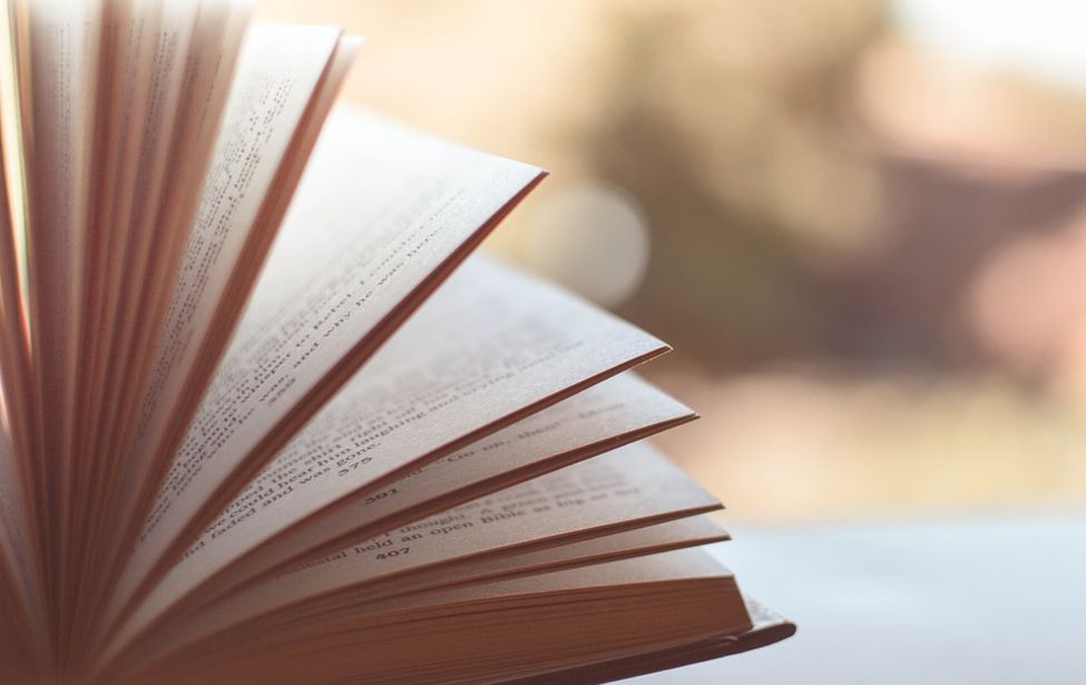 Aufgeschlagenes Buch